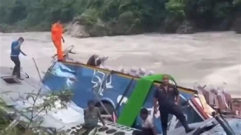 Fourteen dead after Indian bus falls into river in Nepal .